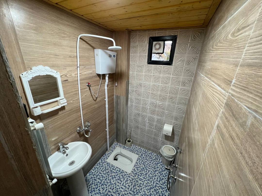 کلبه چوبی استخر دار ترنج کلبه چوبی استخر دار ترنج