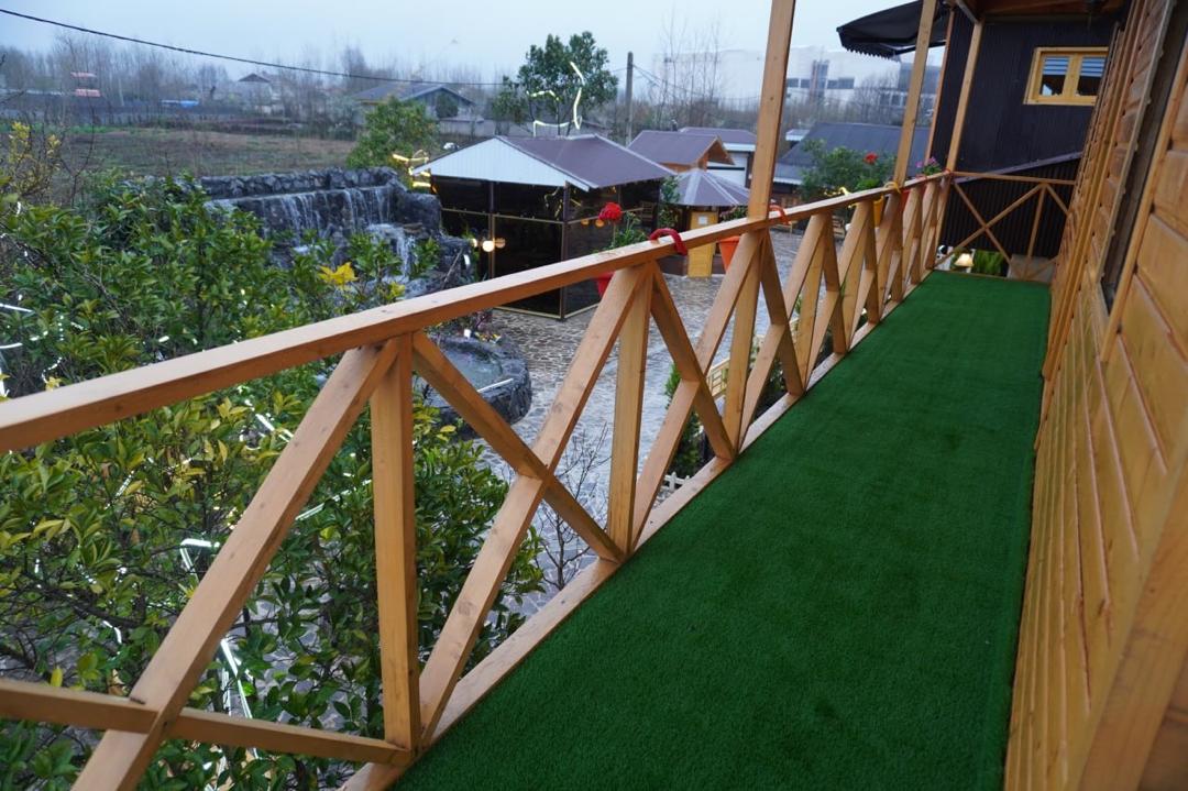 کلبه چوبی استخر دار ترنج کلبه چوبی استخر دار ترنج