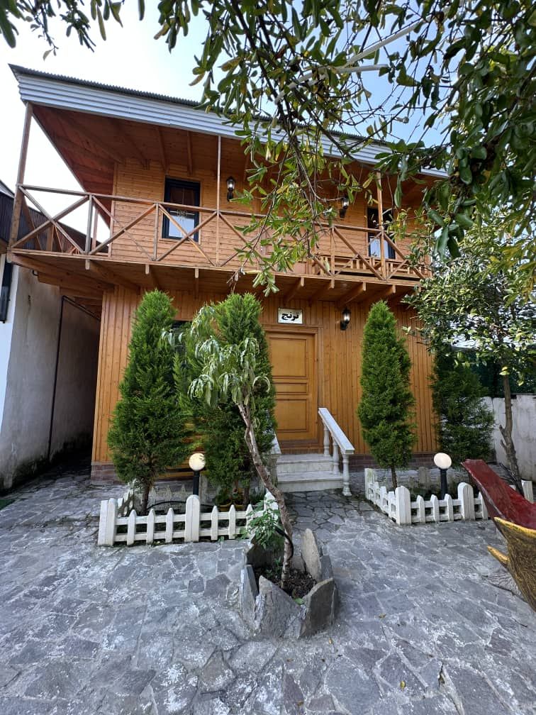 کلبه چوبی استخر دار ترنج کلبه چوبی استخر دار ترنج