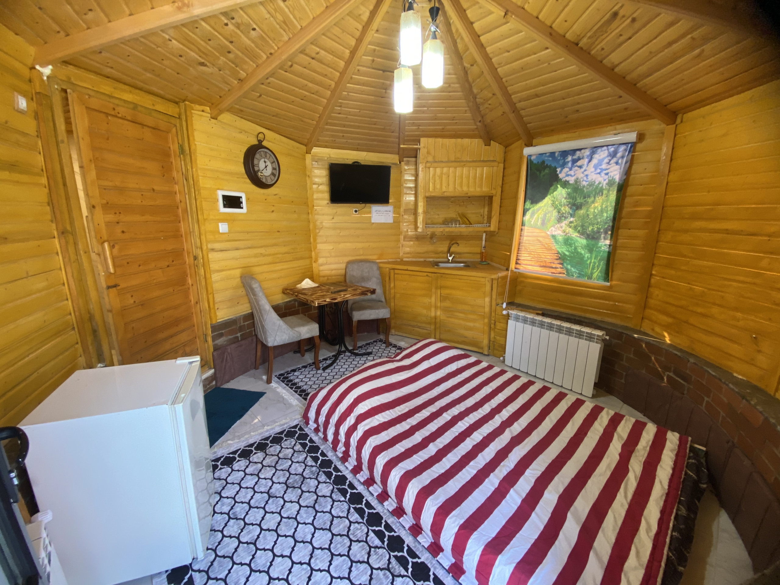 کلبه چوبی آفتابگردان کلبه چوبی آفتابگردان