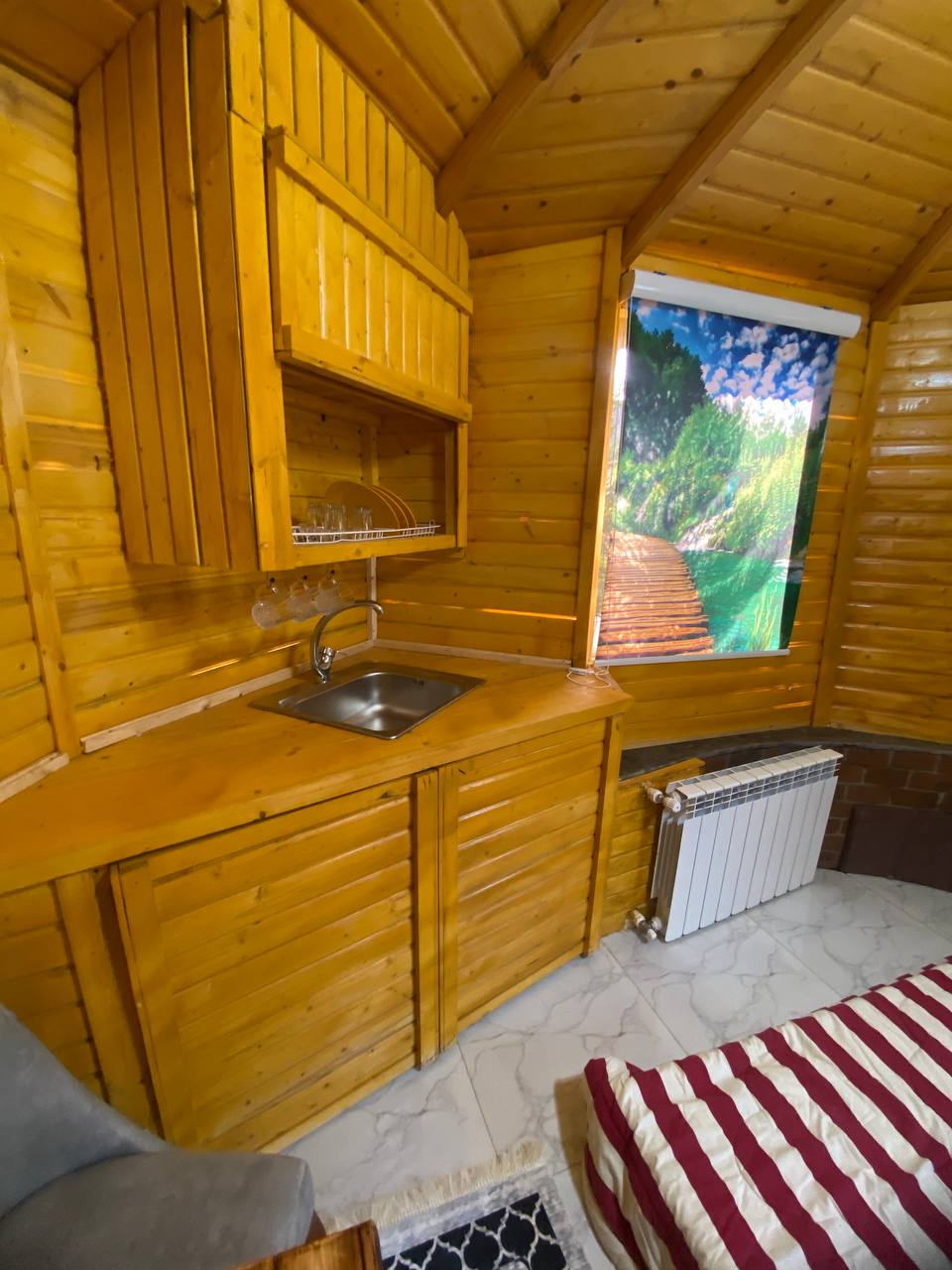 کلبه چوبی آفتابگردان کلبه چوبی آفتابگردان