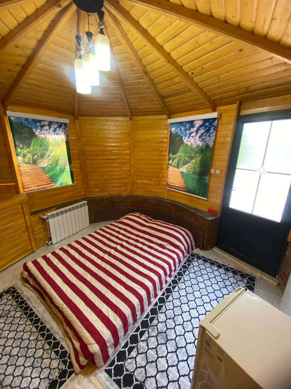 کلبه چوبی آفتابگردان کلبه چوبی آفتابگردان