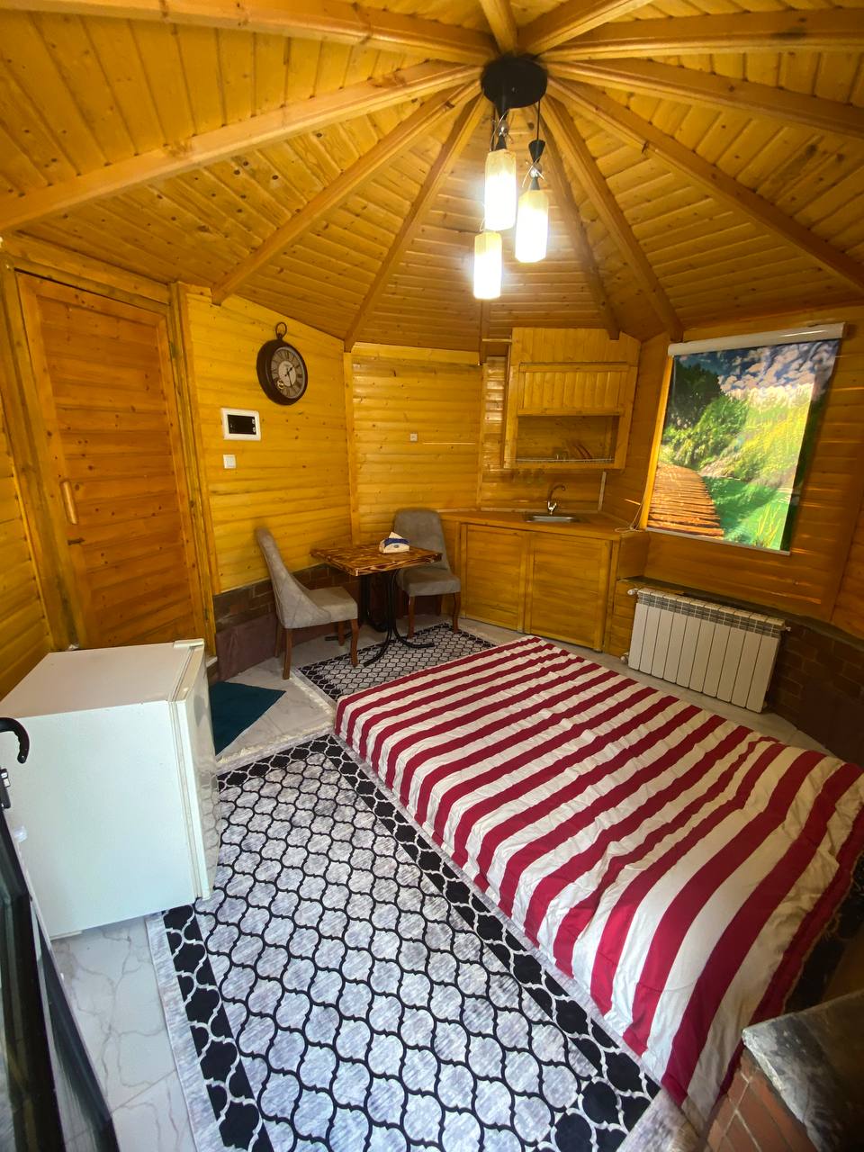 کلبه چوبی آفتابگردان کلبه چوبی آفتابگردان