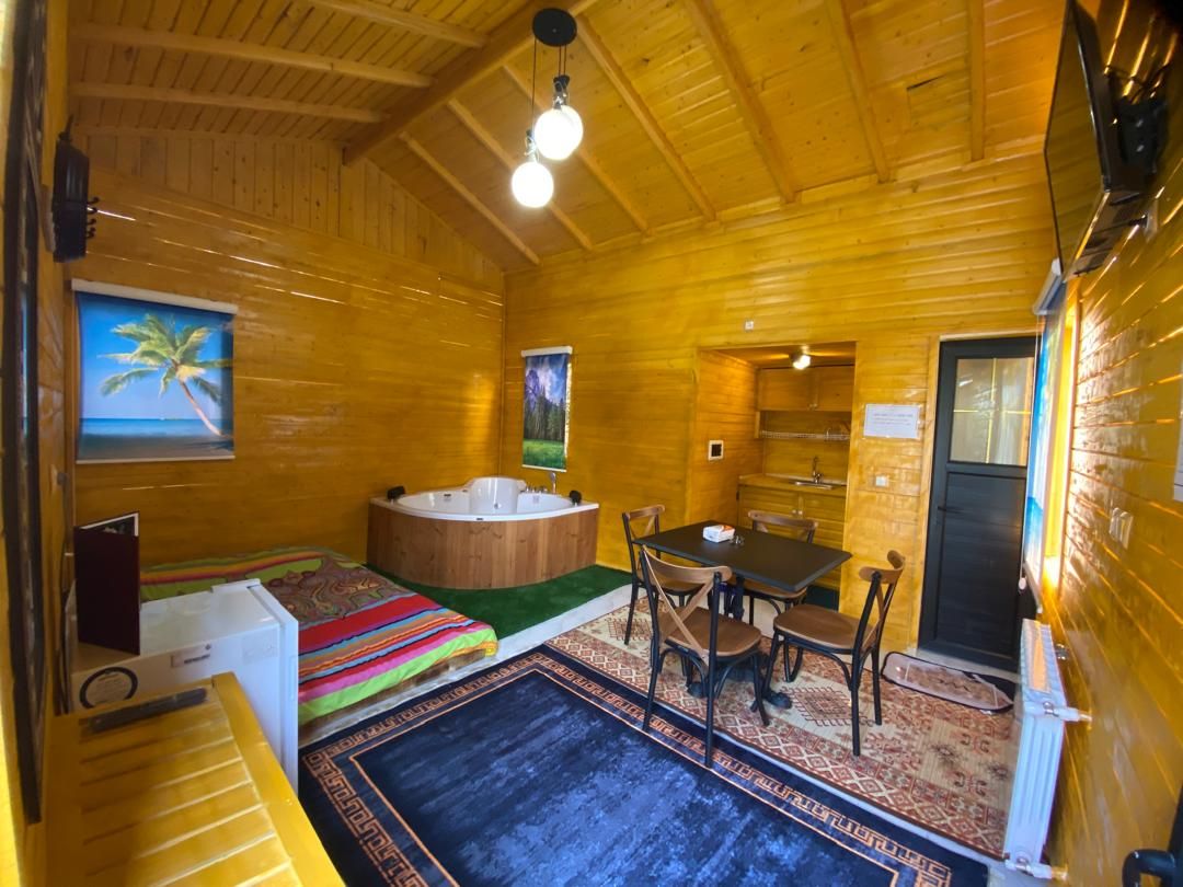 کلبه جکوزی دار یاس کلبه جکوزی دار یاس