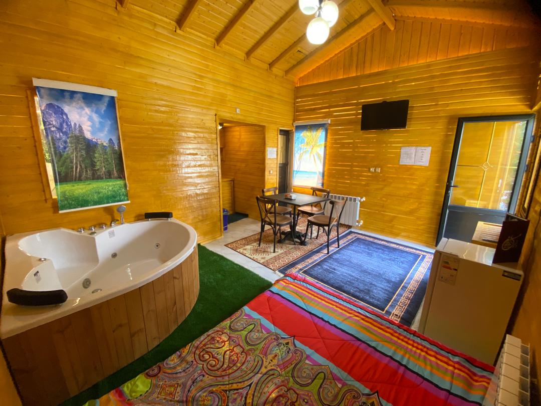 کلبه جکوزی دار یاس کلبه جکوزی دار یاس